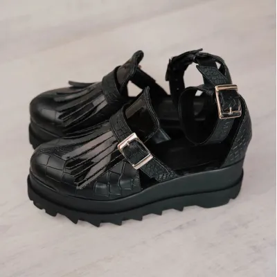 Cel mai așteptat model a revenit ! ❤️
Comanda pantofii Amur de aici: https://www.exclusives.ro/incaltaminte/pantofi-casual/pantofi-amur-croco-black