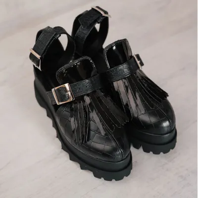 Cel mai așteptat model a revenit ! ❤️
Comanda pantofii Amur de aici: https://www.exclusives.ro/incaltaminte/pantofi-casual/pantofi-amur-croco-black