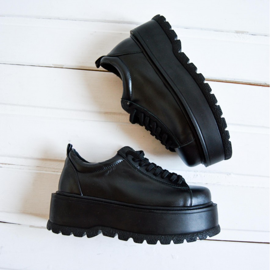 *. Sneakers - Medellin - Black - Basic