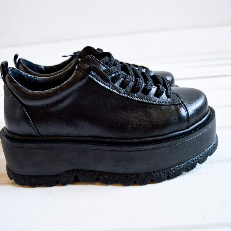 *. Sneakers - Medellin - Black - Basic