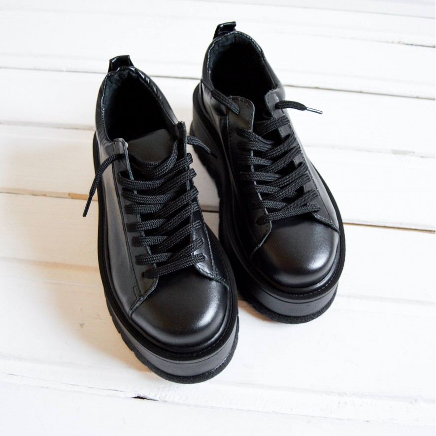 *. Sneakers - Medellin - Black - Basic