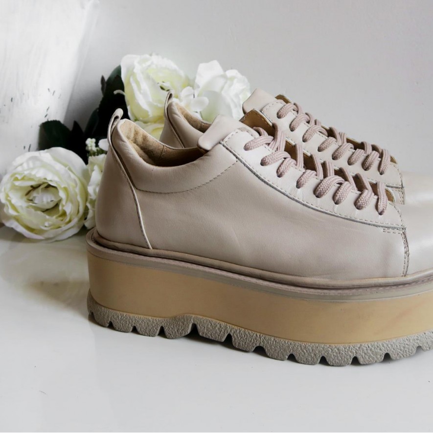 *. Sneakers - Medellin - Nude - Basic